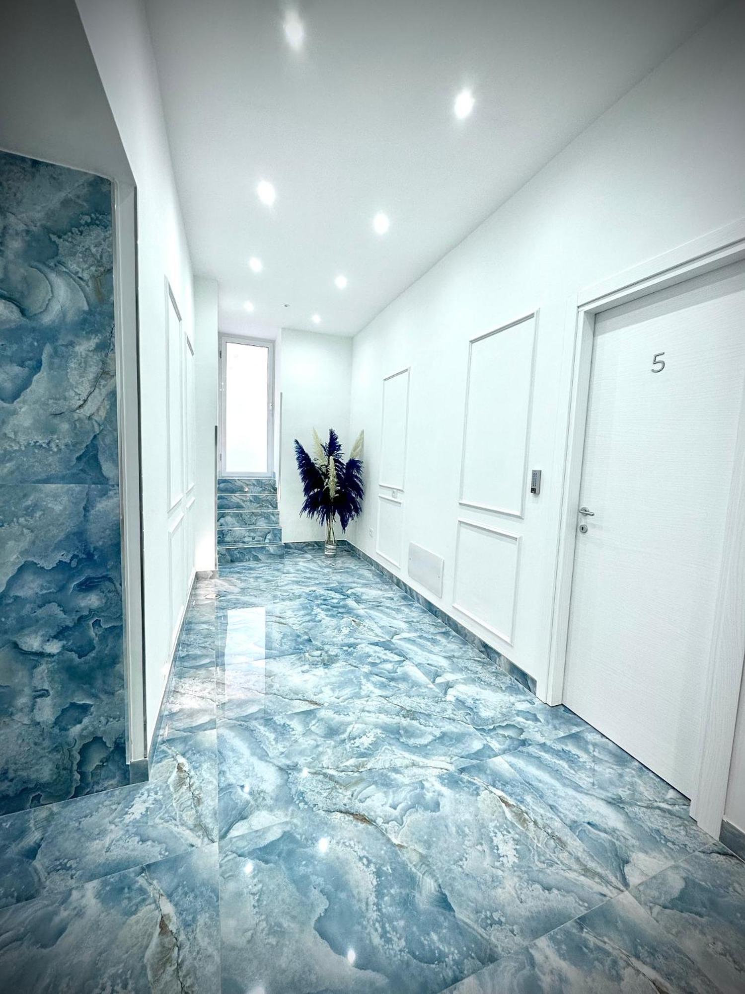 Marvit Central Luxury Naples Exterior photo