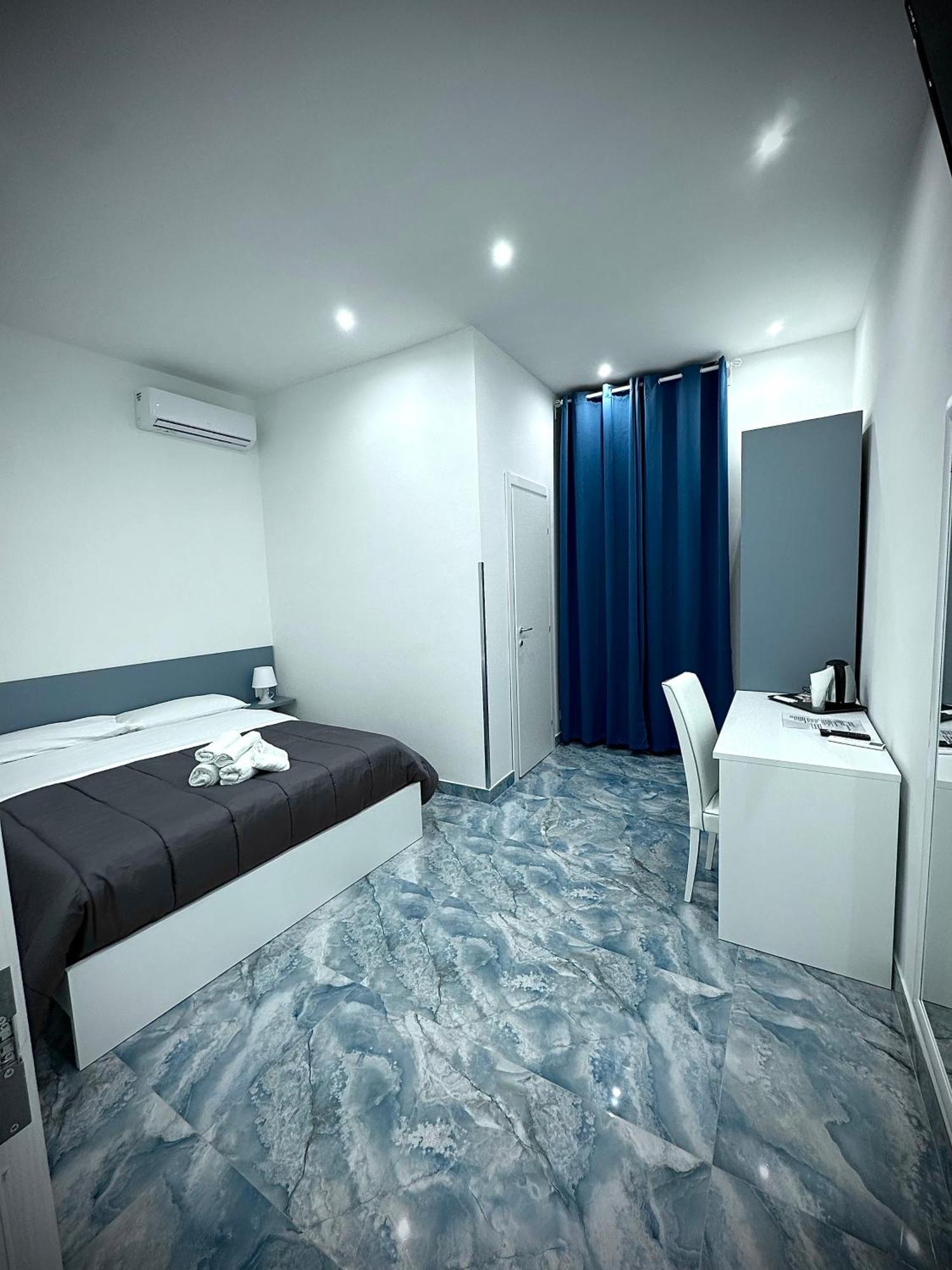 Marvit Central Luxury Naples Exterior photo